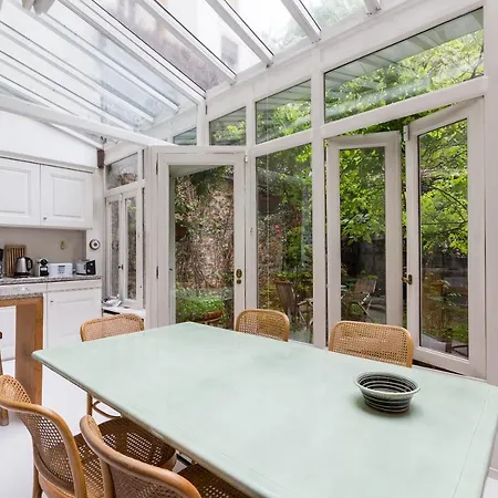 Veeve - Charming Townhouse Near Parc Montsouris Holiday home Paris