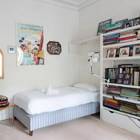 Holiday home Veeve - Charming Townhouse Near Parc Montsouris