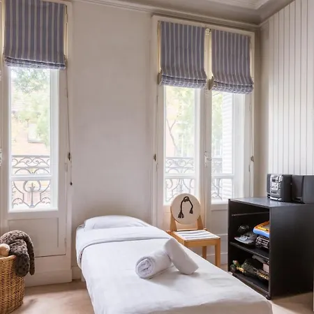 Holiday home Veeve - Charming Townhouse Near Parc Montsouris Paris