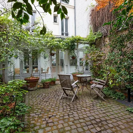 Holiday home Veeve - Charming Townhouse Near Parc Montsouris *